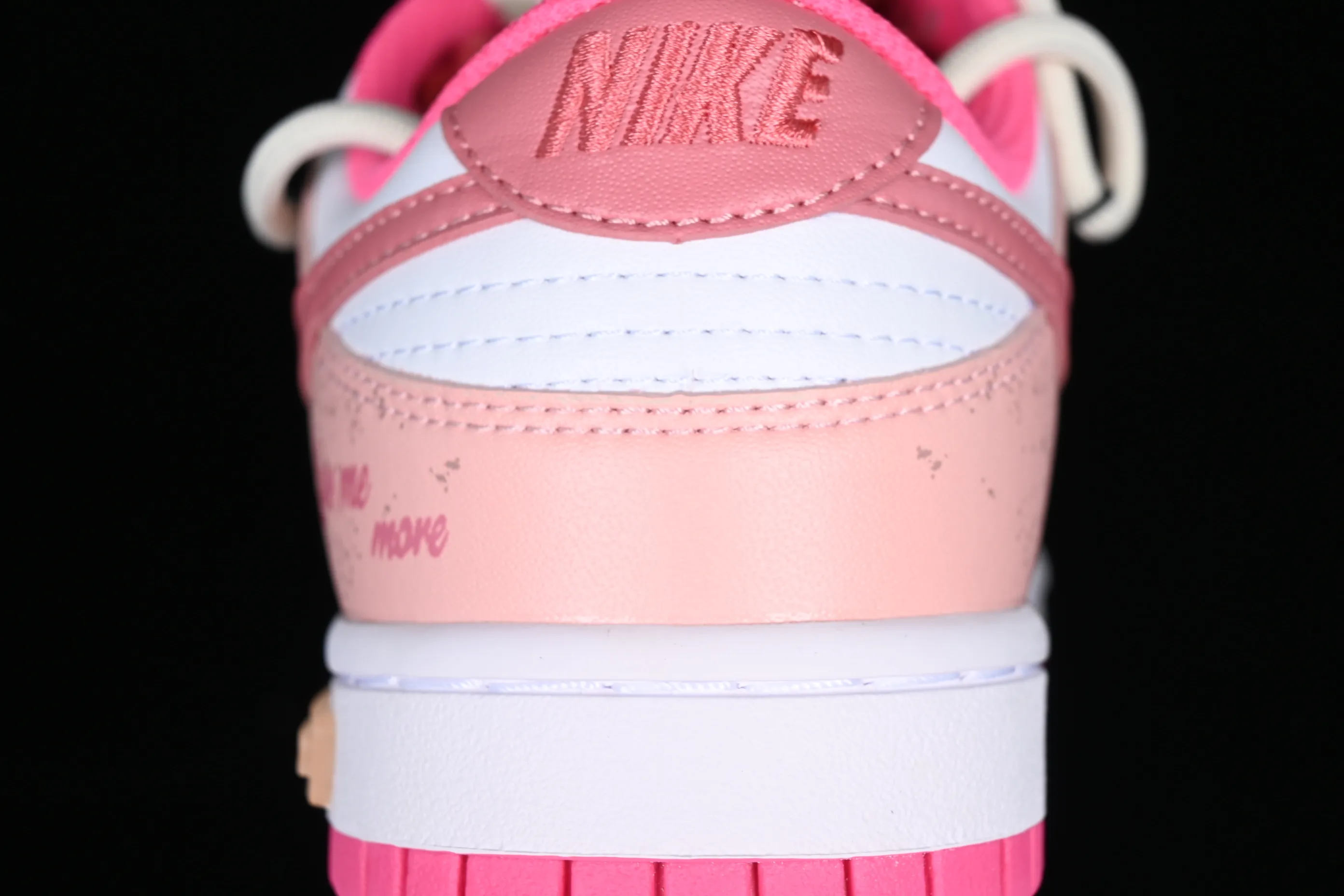 All Categories Nk SB Dunk Series Nk SB Dunk Low Low-top sneakers Nk Dunk Low Panda Prank Summer Theme Zhuyan Noodles Old Retro SB Strap Low-top Casual Shoes DZ5196-600